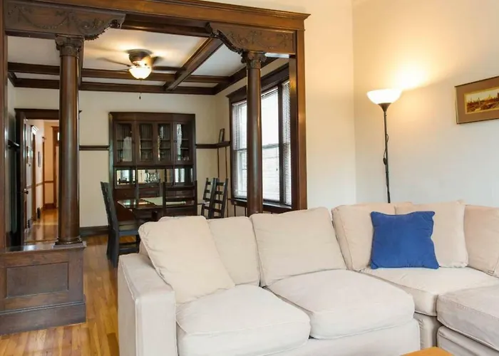 Apartment Wrigley Oasis! Steps From The Field! - 3bd 1ba