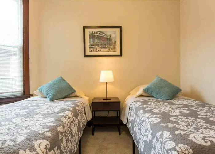 Wrigley Oasis! Steps From The Field! - 3bd 1ba *