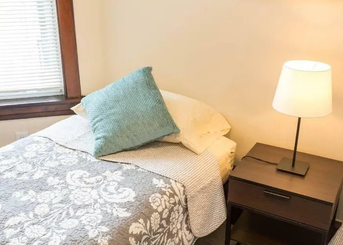 Wrigley Oasis! Steps From The Field! - 3bd 1ba