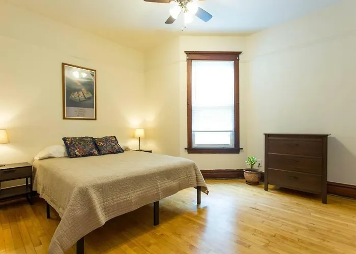 Apartment Wrigley Oasis! Steps From The Field! - 3bd 1ba *