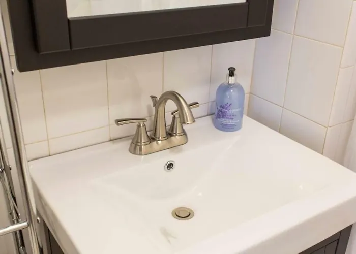 Apartment Wrigley Oasis! Steps From The Field! - 3bd 1ba *