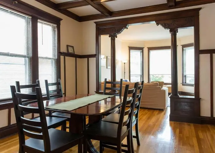Apartment Wrigley Oasis! Steps From The Field! - 3bd 1ba *