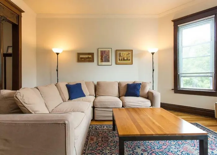 Apartment Wrigley Oasis! Steps From The Field! - 3bd 1ba *