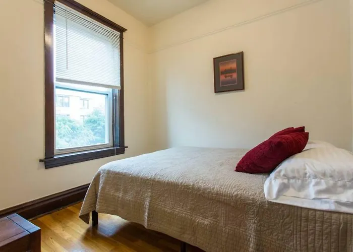 Wrigley Oasis! Steps From The Field! - 3bd 1ba Apartment *
